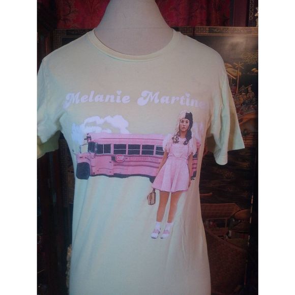Small Melanie Martinez Yellow Schoolbus Band Tee Tshirt - Picture 2 of 2